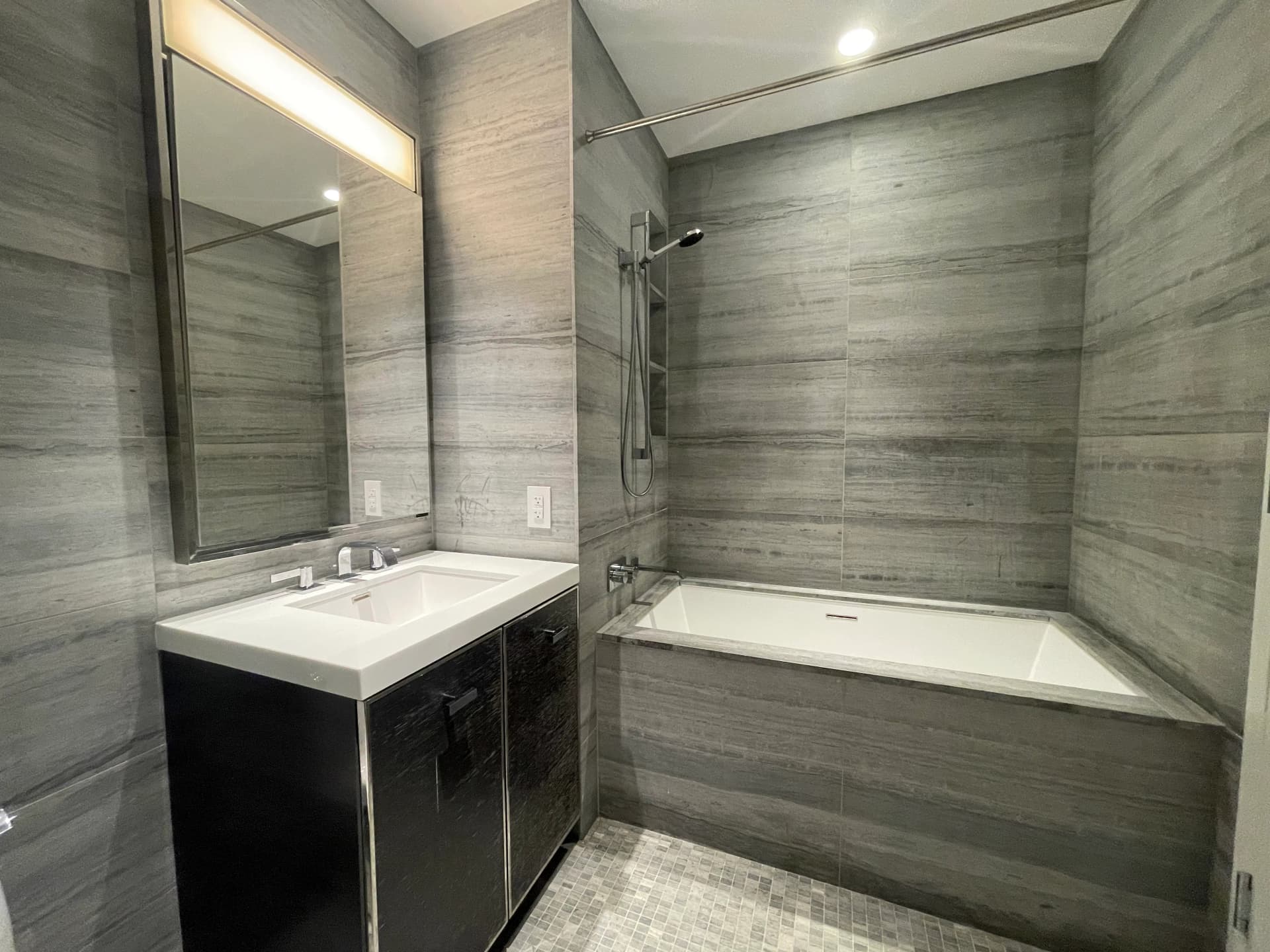 252 South St — Residence 50J